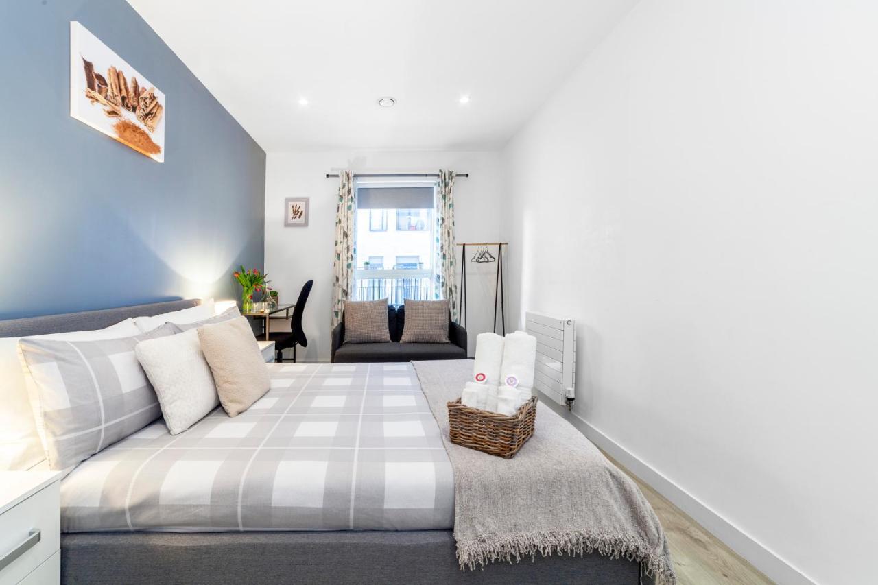 Апартаменти Private Double Bd With Optional Balcony, 15 Mins To London Cc Екстер'єр фото