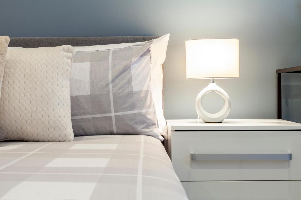Апартаменти Private Double Bd With Optional Balcony, 15 Mins To London Cc Екстер'єр фото