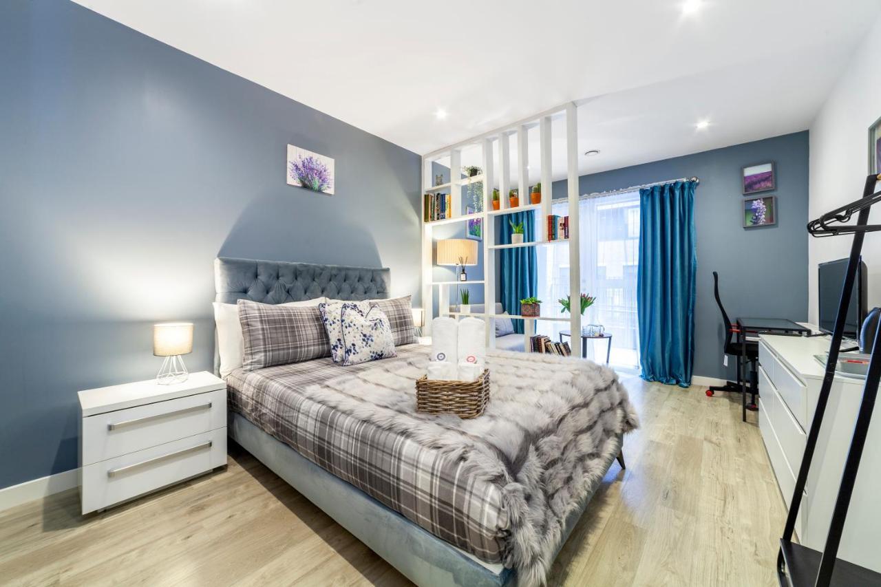 Апартаменти Private Double Bd With Optional Balcony, 15 Mins To London Cc Екстер'єр фото