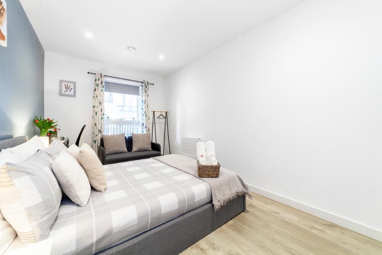 Апартаменти Private Double Bd With Optional Balcony, 15 Mins To London Cc Екстер'єр фото