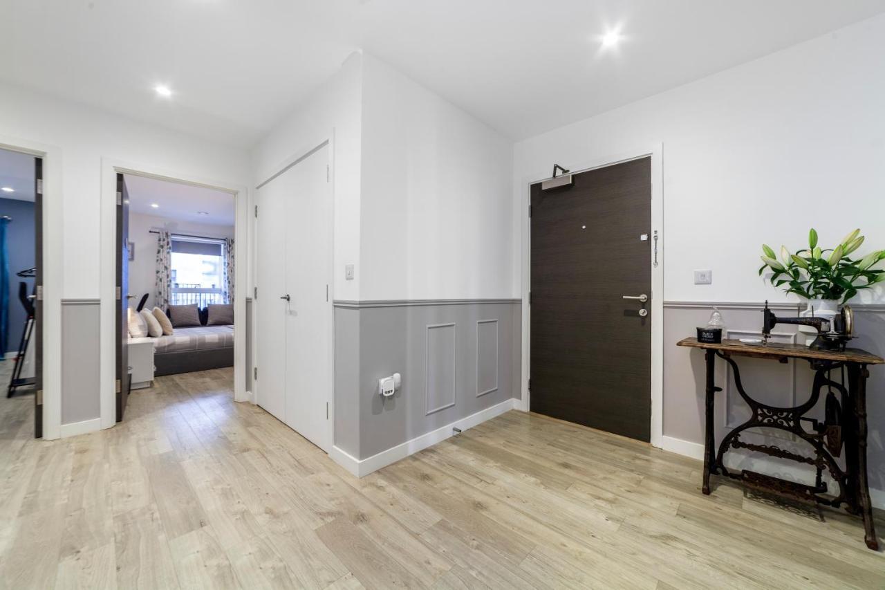 Апартаменти Private Double Bd With Optional Balcony, 15 Mins To London Cc Екстер'єр фото