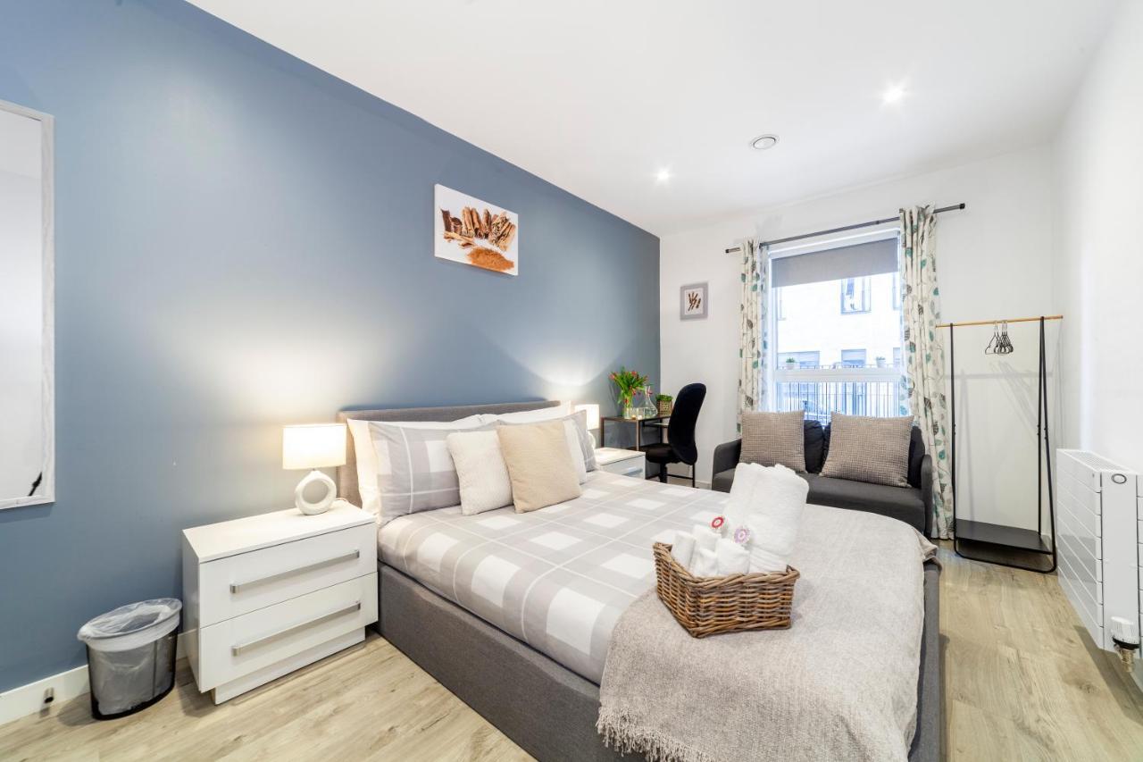 Апартаменти Private Double Bd With Optional Balcony, 15 Mins To London Cc Екстер'єр фото