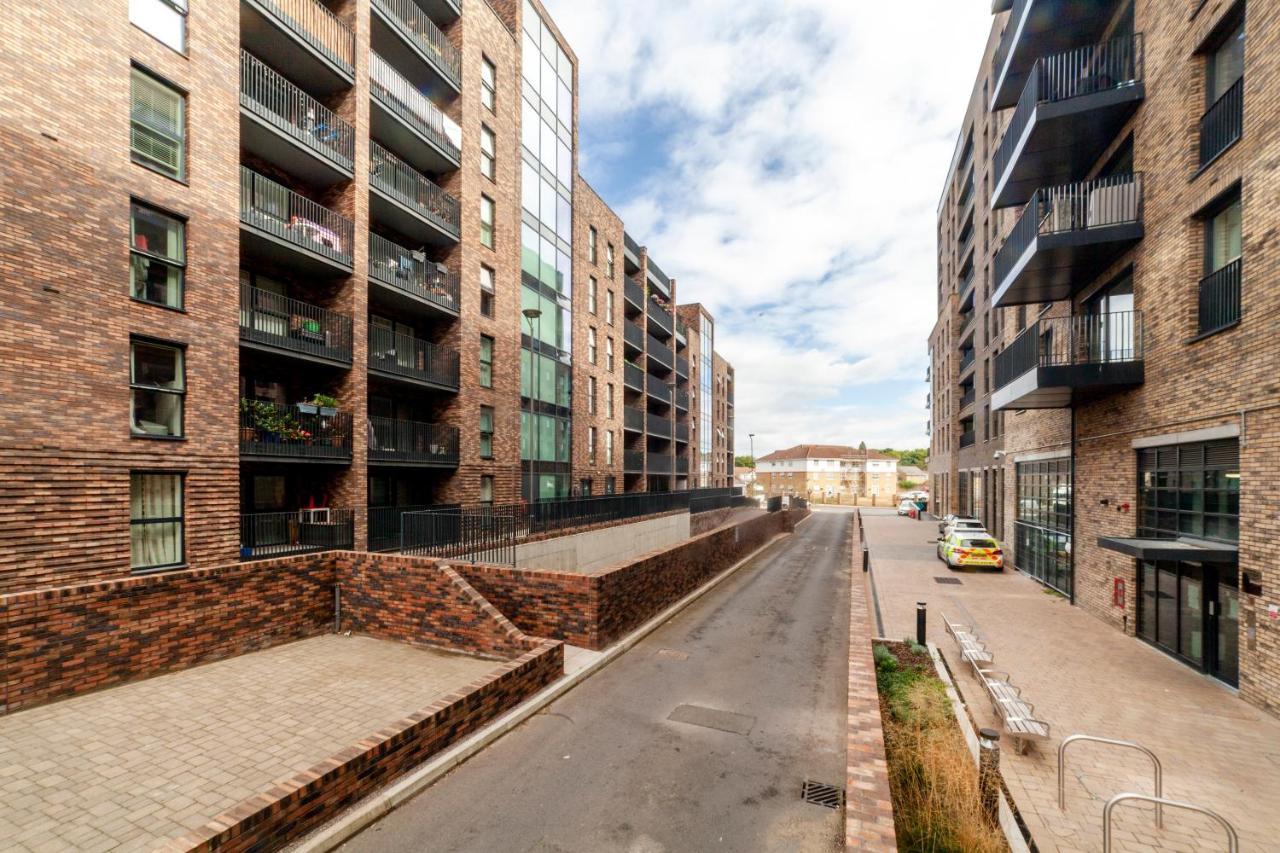 Апартаменти Private Double Bd With Optional Balcony, 15 Mins To London Cc Екстер'єр фото